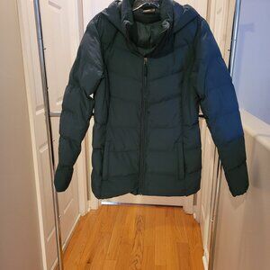Brand New 32 degree  lightweight packable dark green puffer jacket.  Size Small